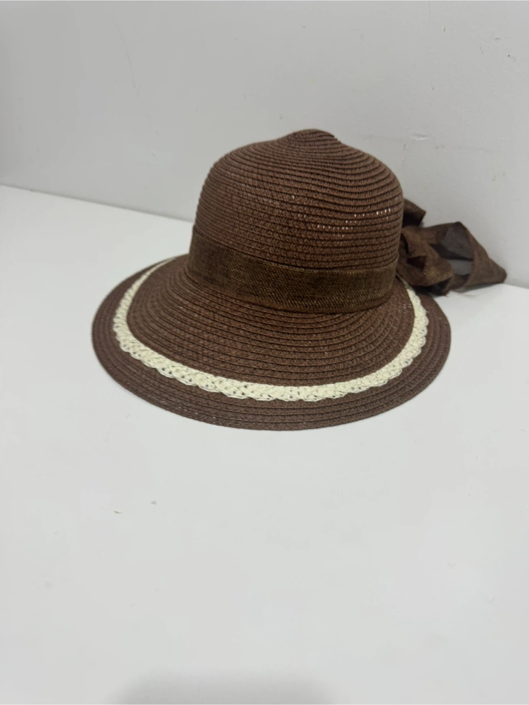 Brown straw sun hat with ribbon