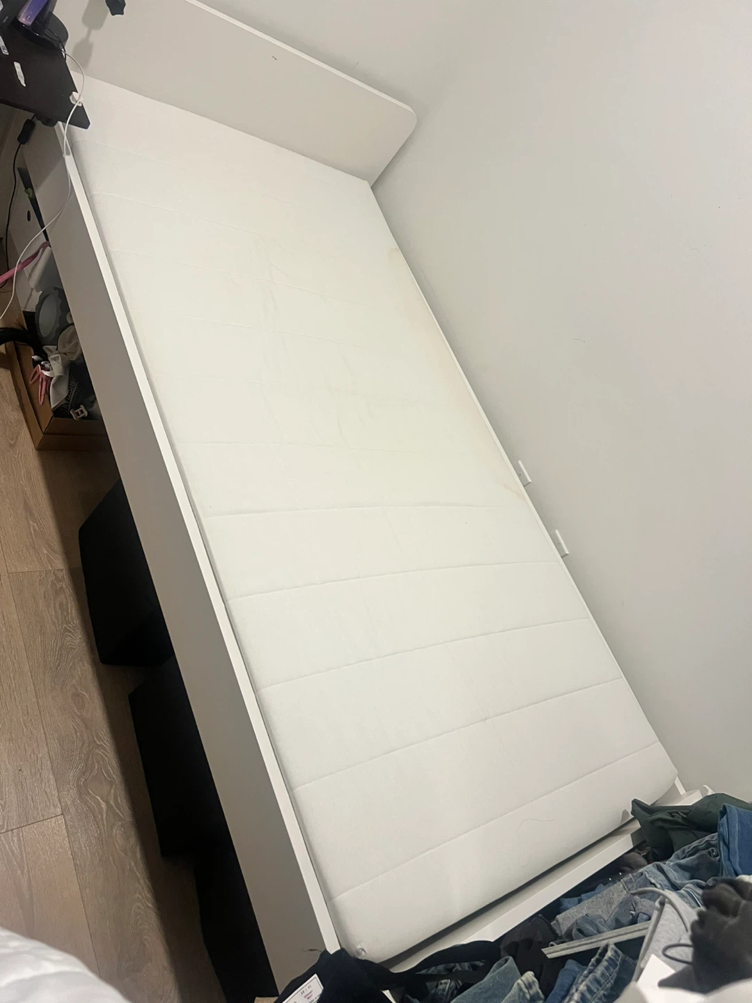 Twin ikea bed - MATTRESS INCLUDED
