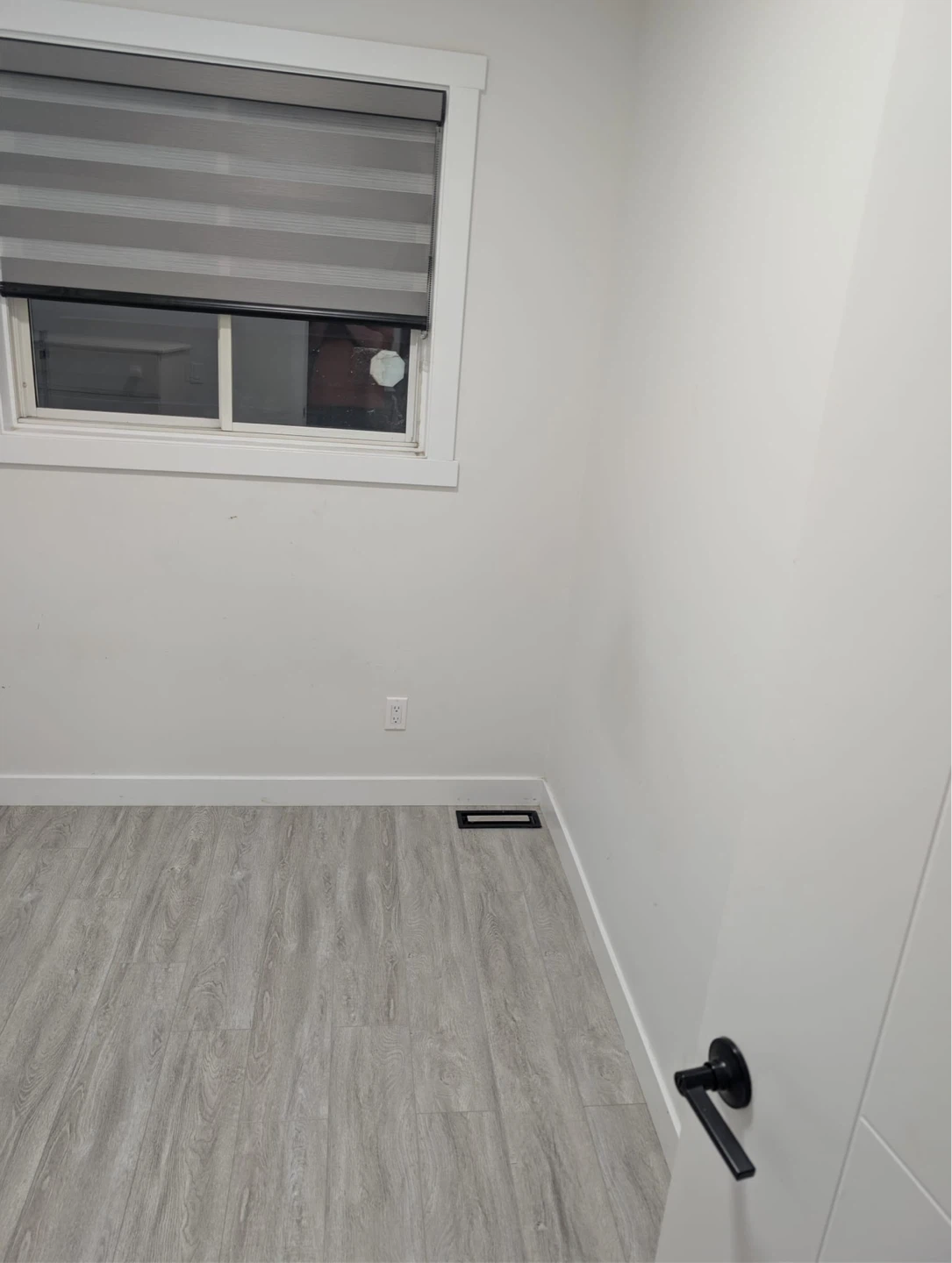 Small room for rent - photo 2