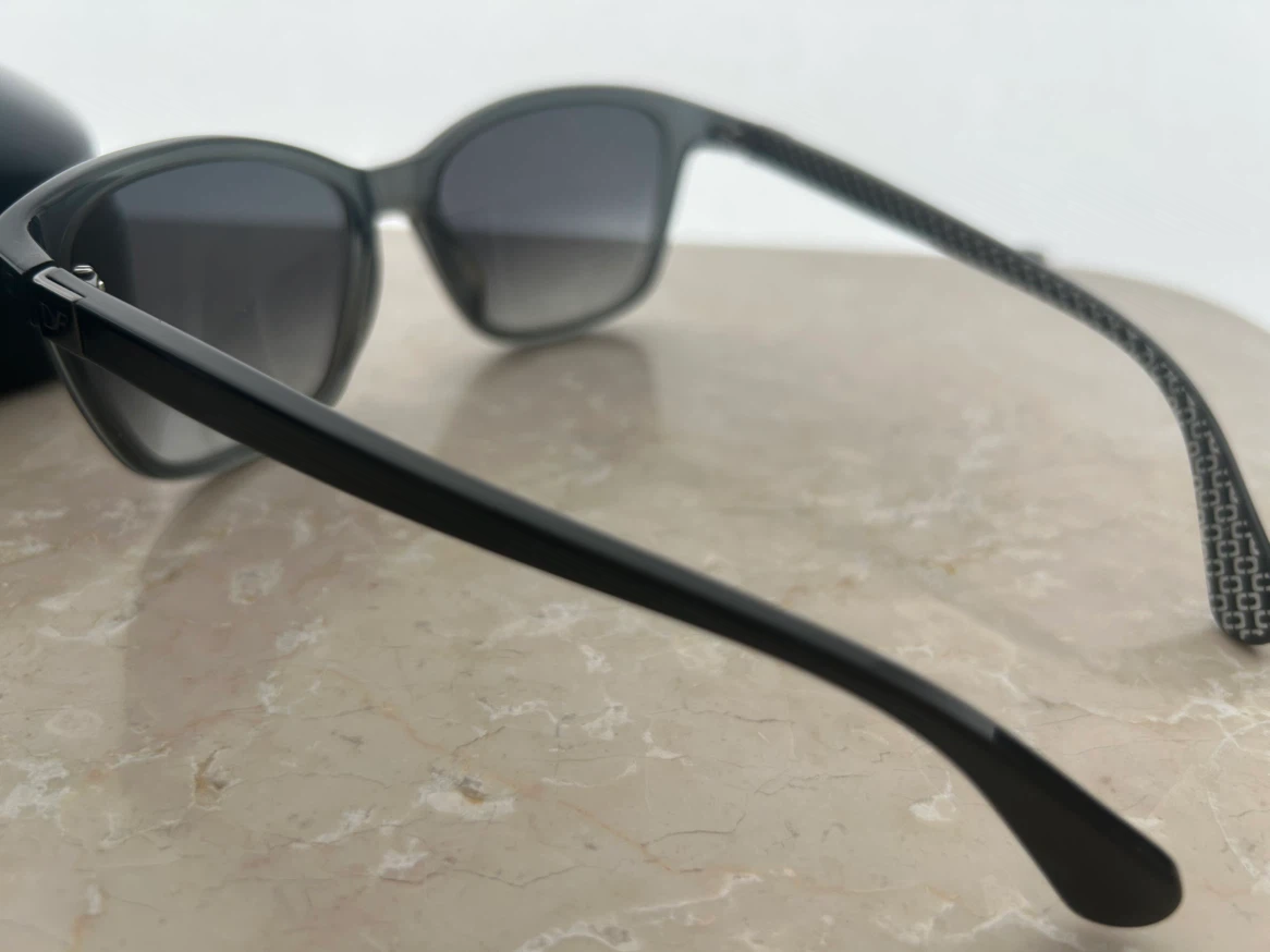 DVF Sunglasses with Case - photo 2
