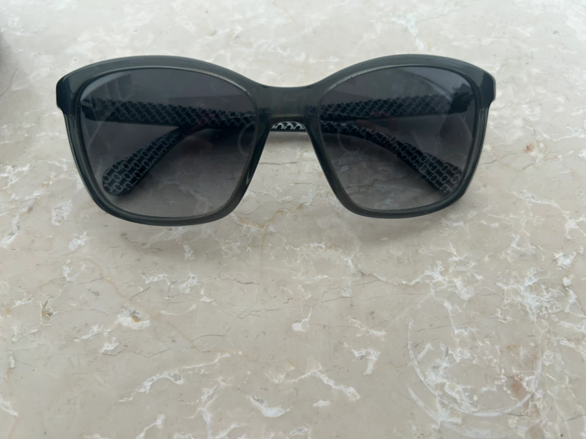 DVF Sunglasses with Case - photo 4