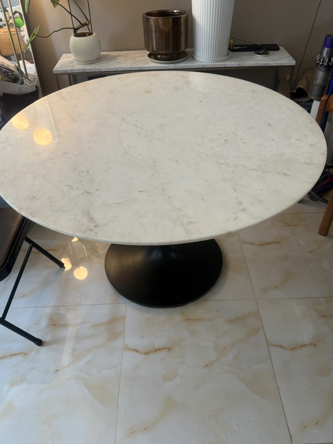 Crate and Barrel Nero 48" White Marble Round Table with 4 chairs - photo 3