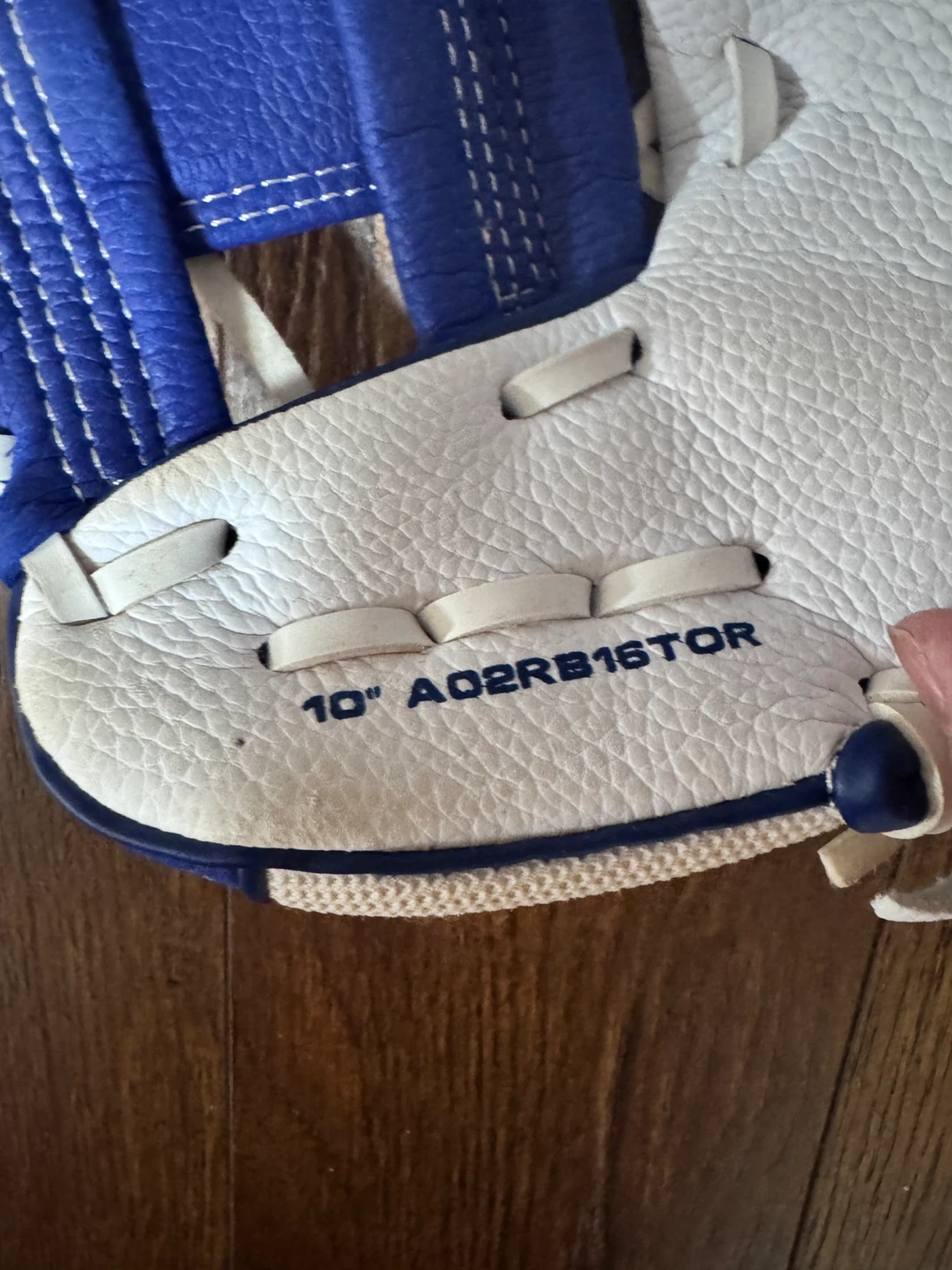 Wilson 10" Blue and White Baseball Glove - photo 2