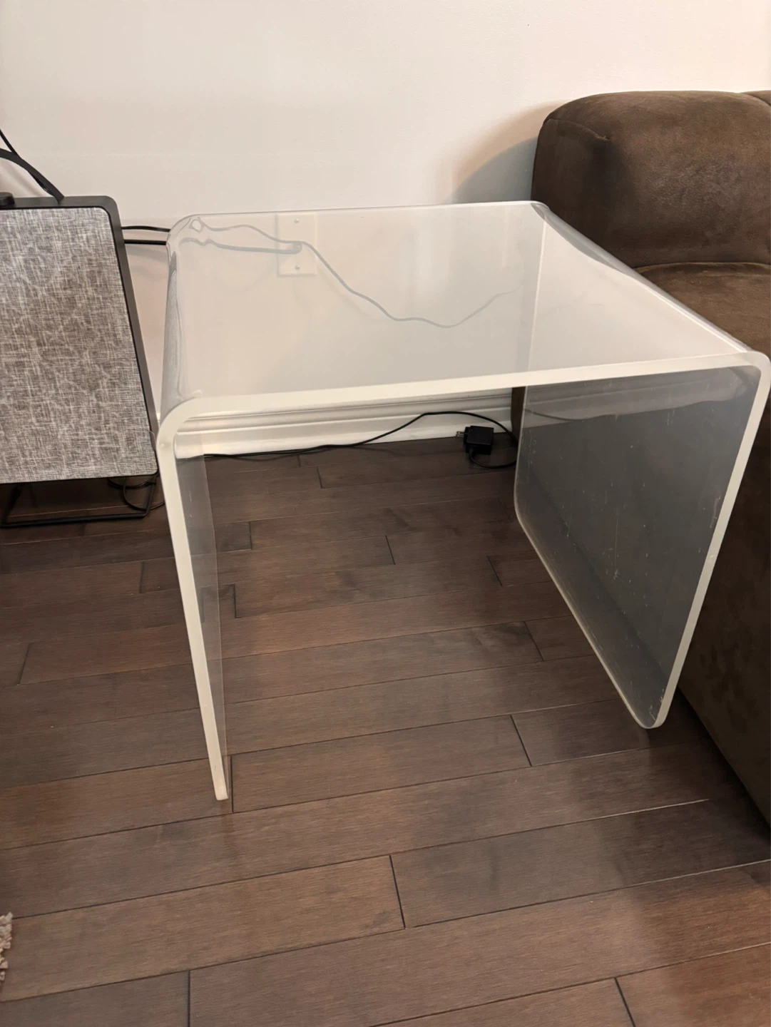 Clear Acrylic Waterfall Side Table - photo 3