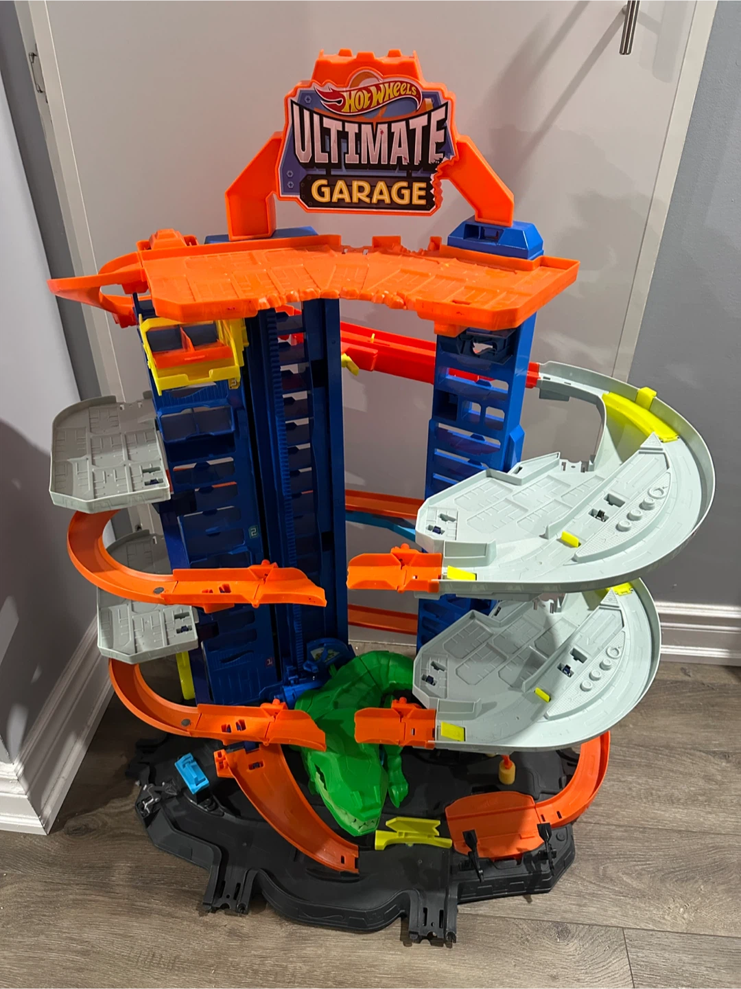 Hot Wheels Ultimate Garage Playset - photo 2