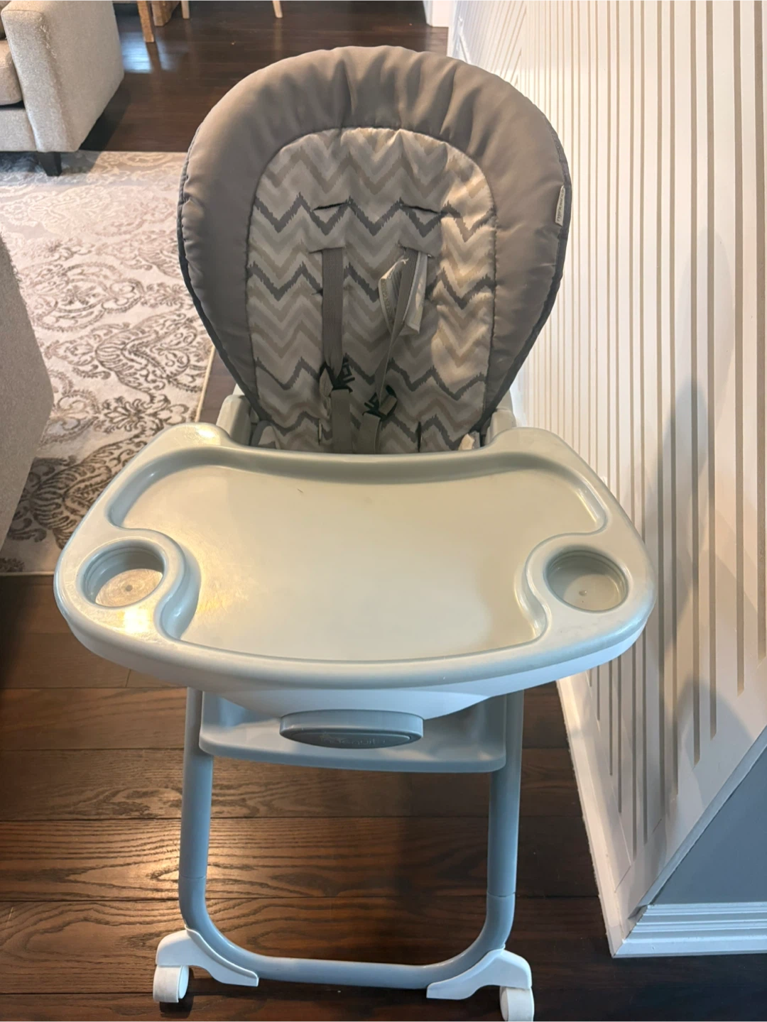 Baby High Chair – Great Condition, Clean & Sturdy - photo 4