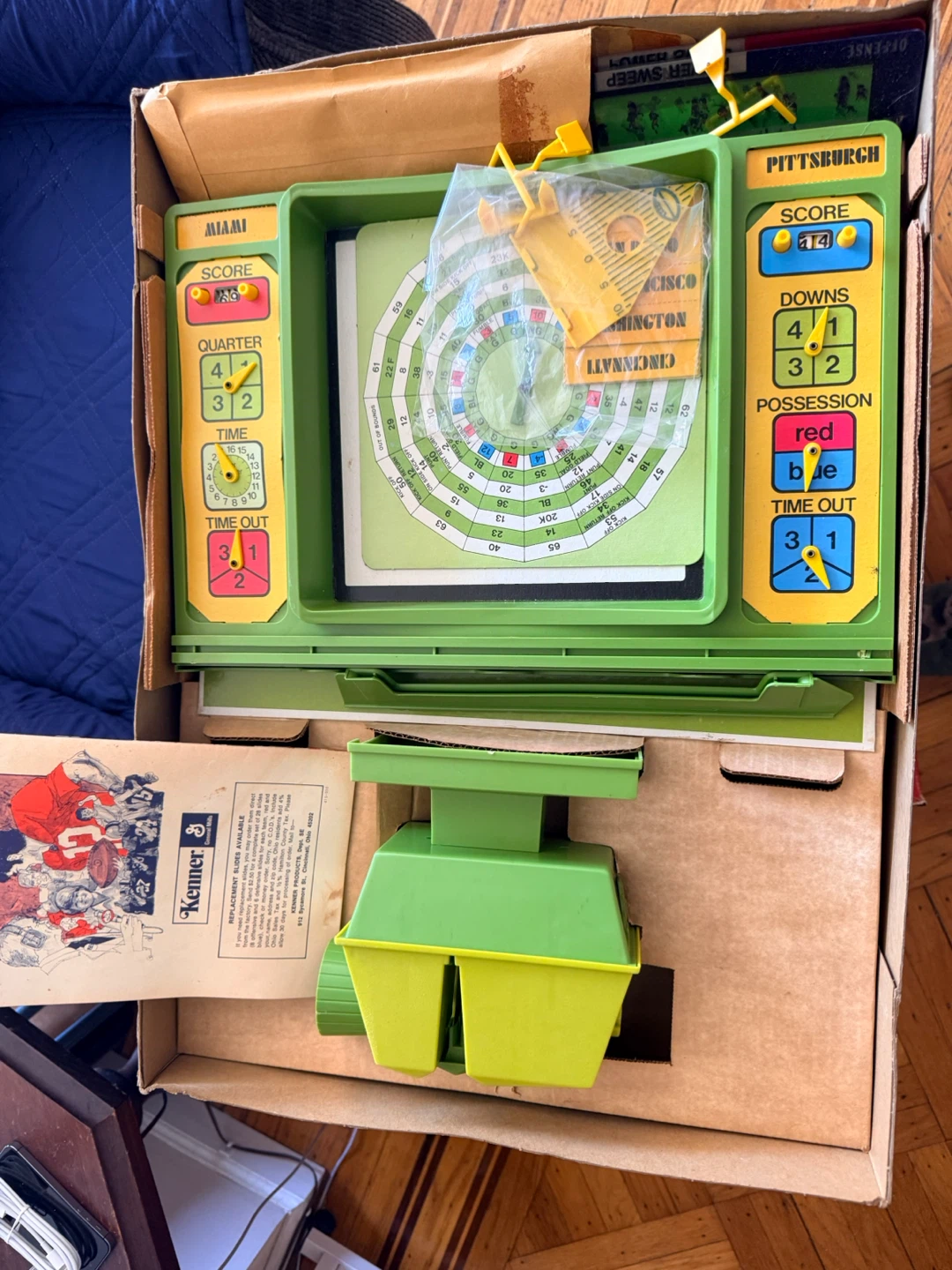 Kenner O.J. Simpson See-Action Football Game - photo 3