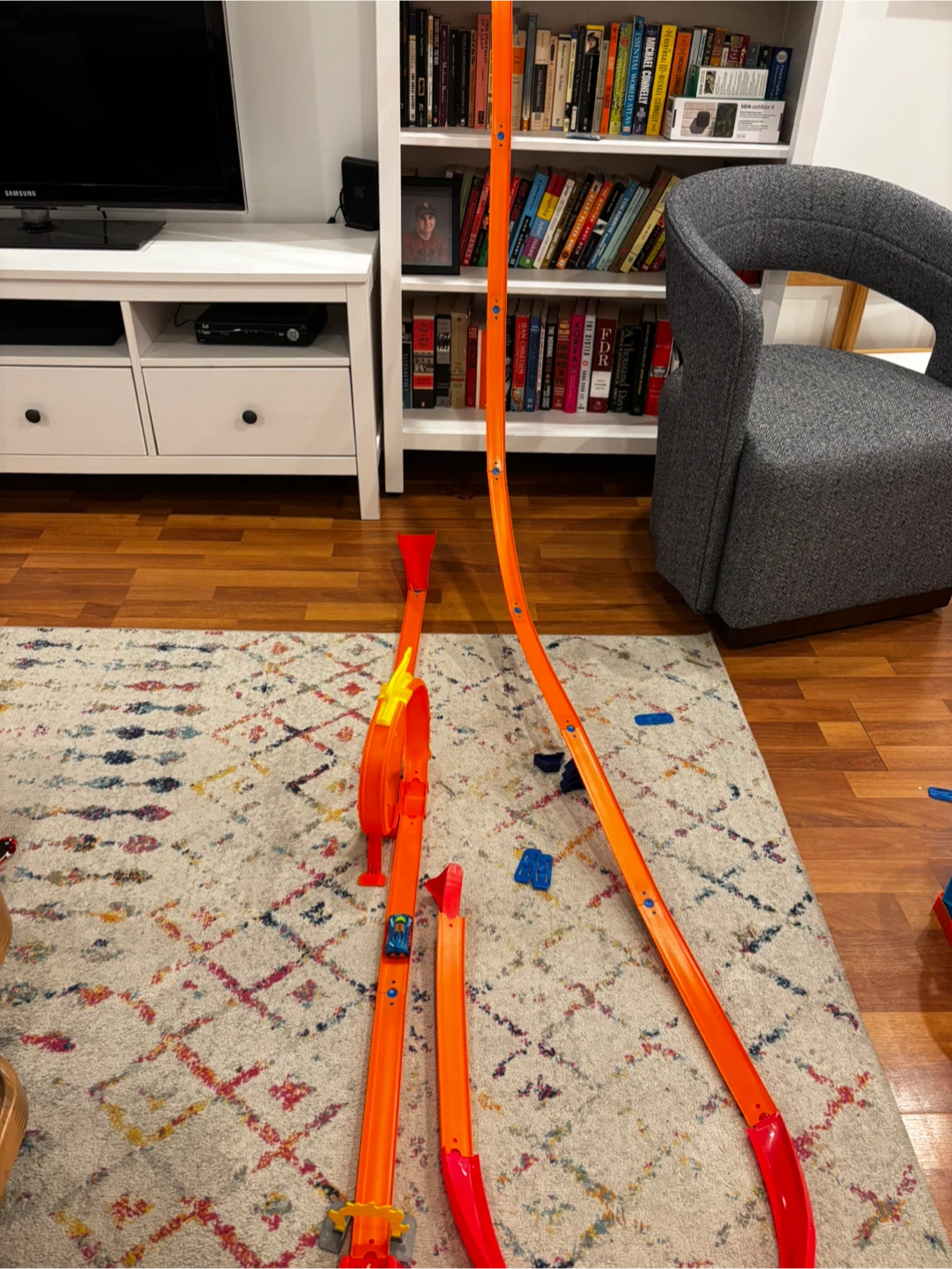 Hot wheels drop and loop