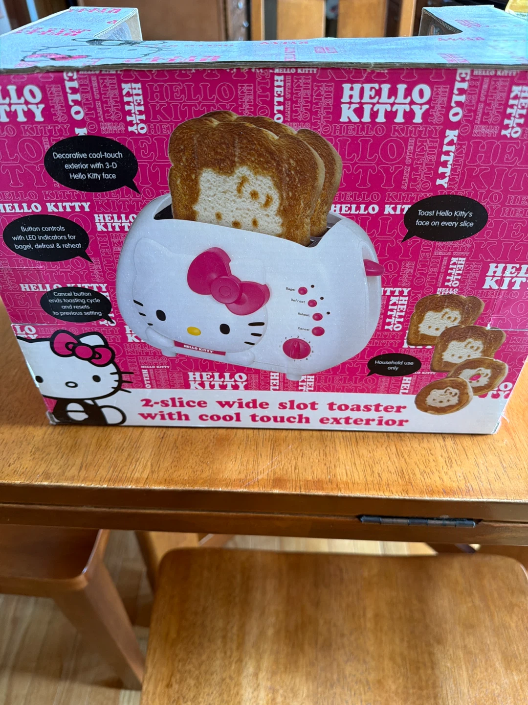 Hello Kitty 2-Slice Wide Slot Toaster - photo 2