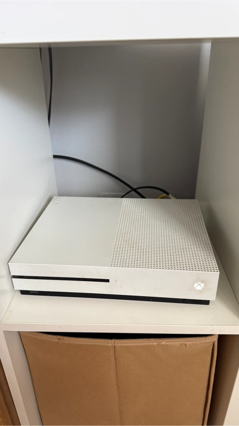 Xbox One S 1TB - photo 2