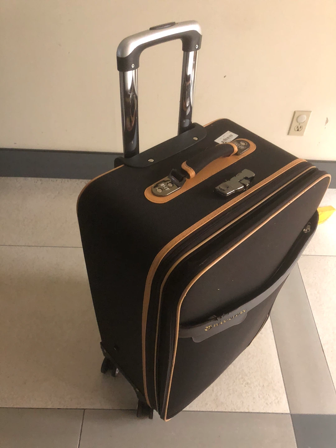 WANFUYUAN Black Rolling Suitcase with Telescopic Handle - photo 3