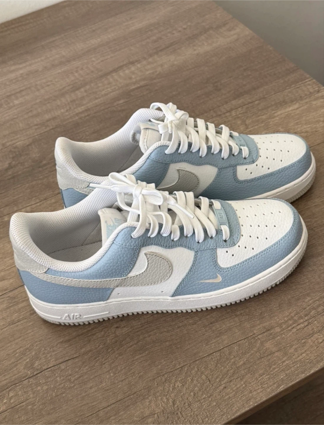 Women’s 10 Nike Air Force 1 Low Sneakers