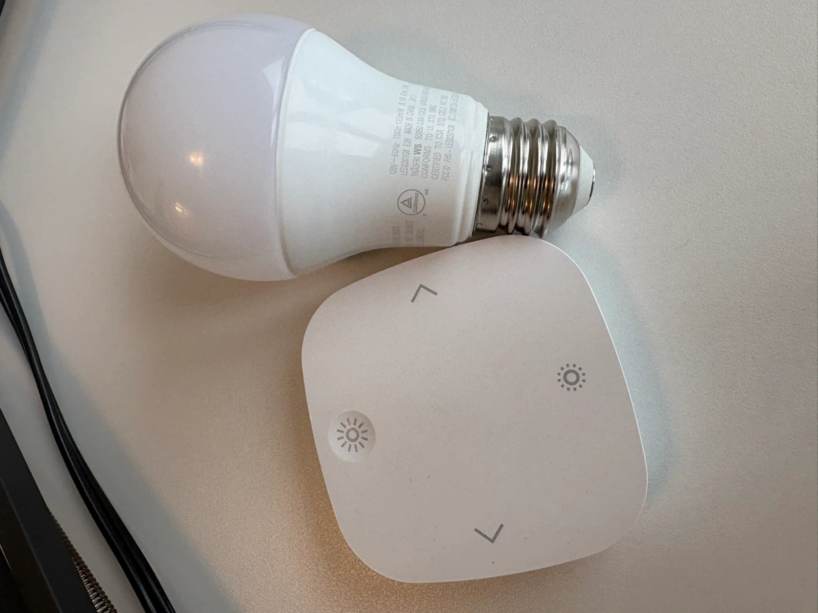 IKEA Smart LED Bulb + Remote +Desk Lamp - photo 2