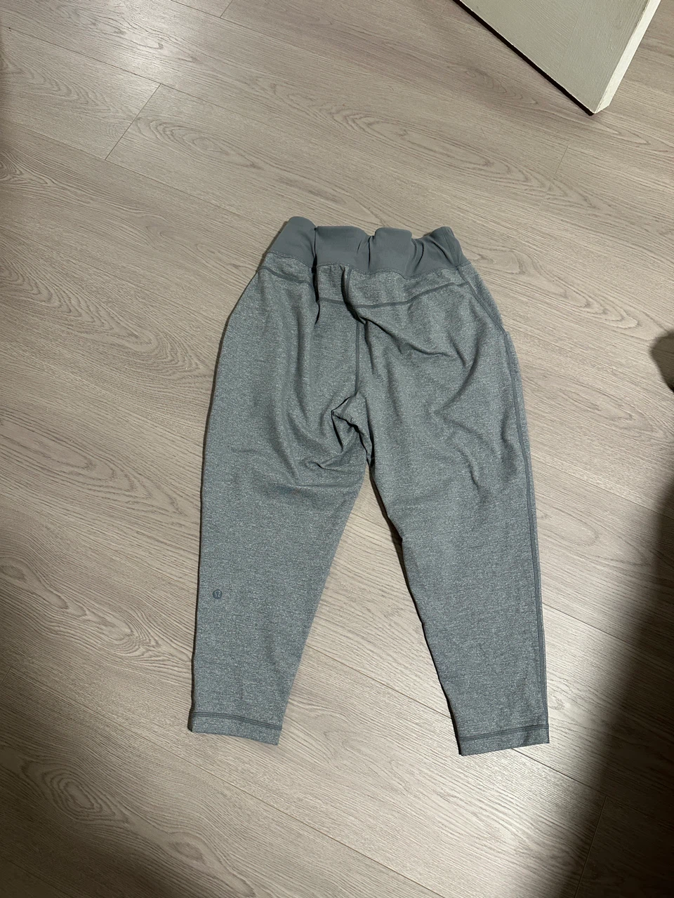 Lululemon Grey Cropped Athletic Pants - photo 3