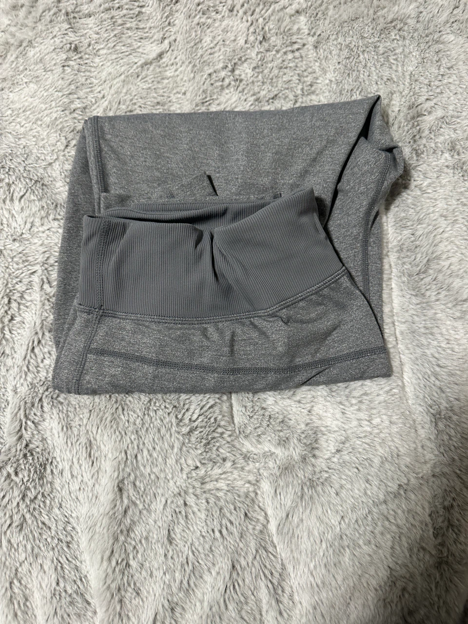 Lululemon Grey Cropped Athletic Pants - photo 4