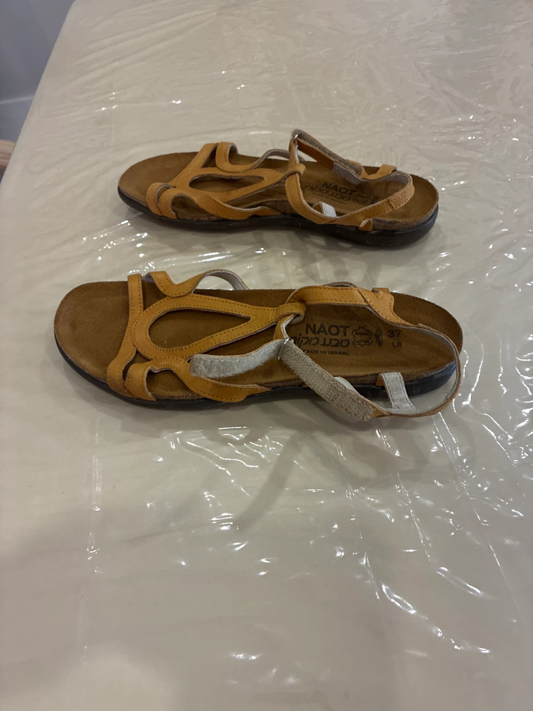 Naot Sandals Size 37 - photo 2