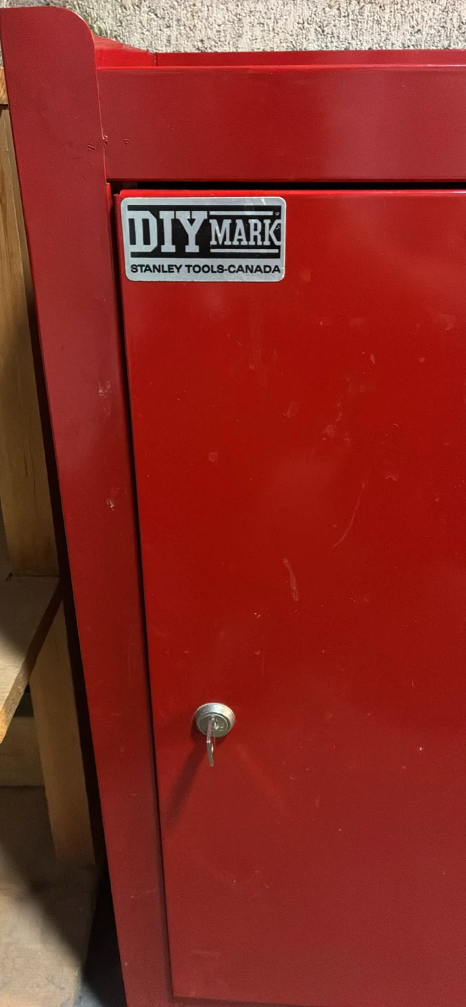 Stanley tool storage box with wheels. - photo 3