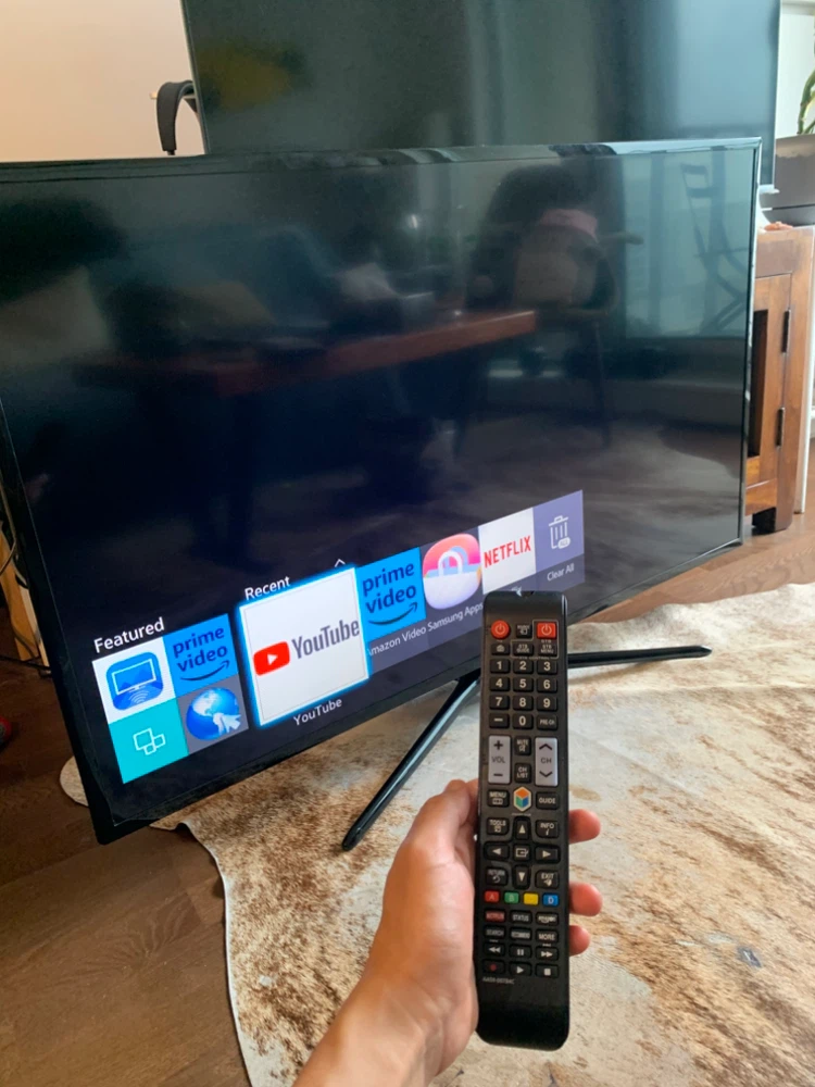 Samsung Smart TV with a new remote for only 40CAD