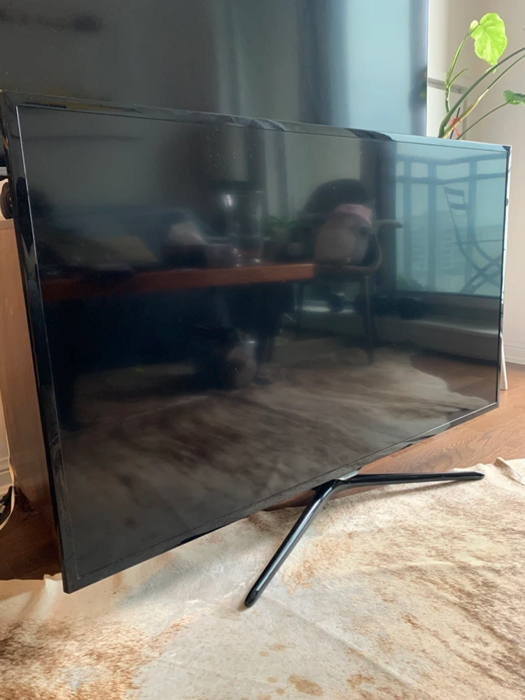 Samsung Smart TV with a new remote for only 40CAD - photo 2