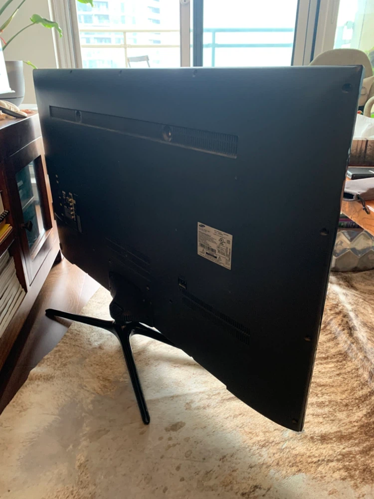 Samsung Smart TV with a new remote for only 40CAD - photo 3