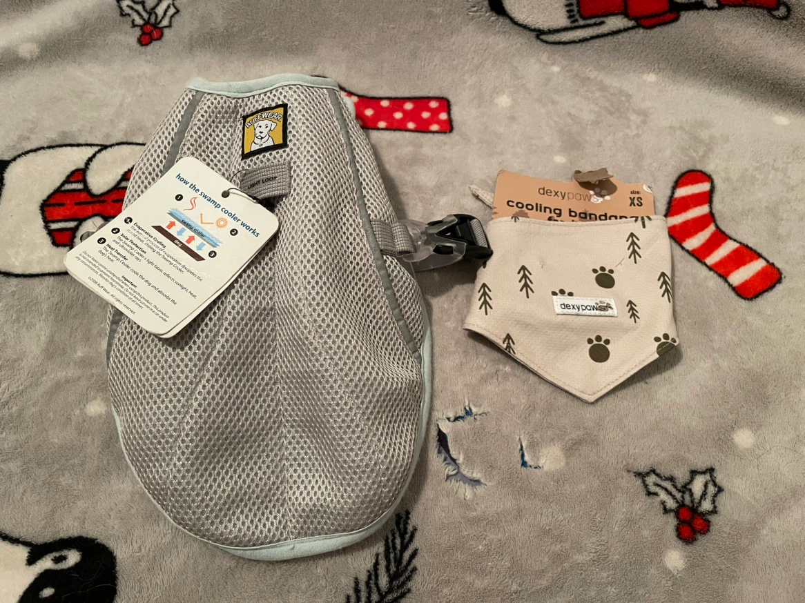 10” XS Brand New Dog Cooling Vest & Bandana