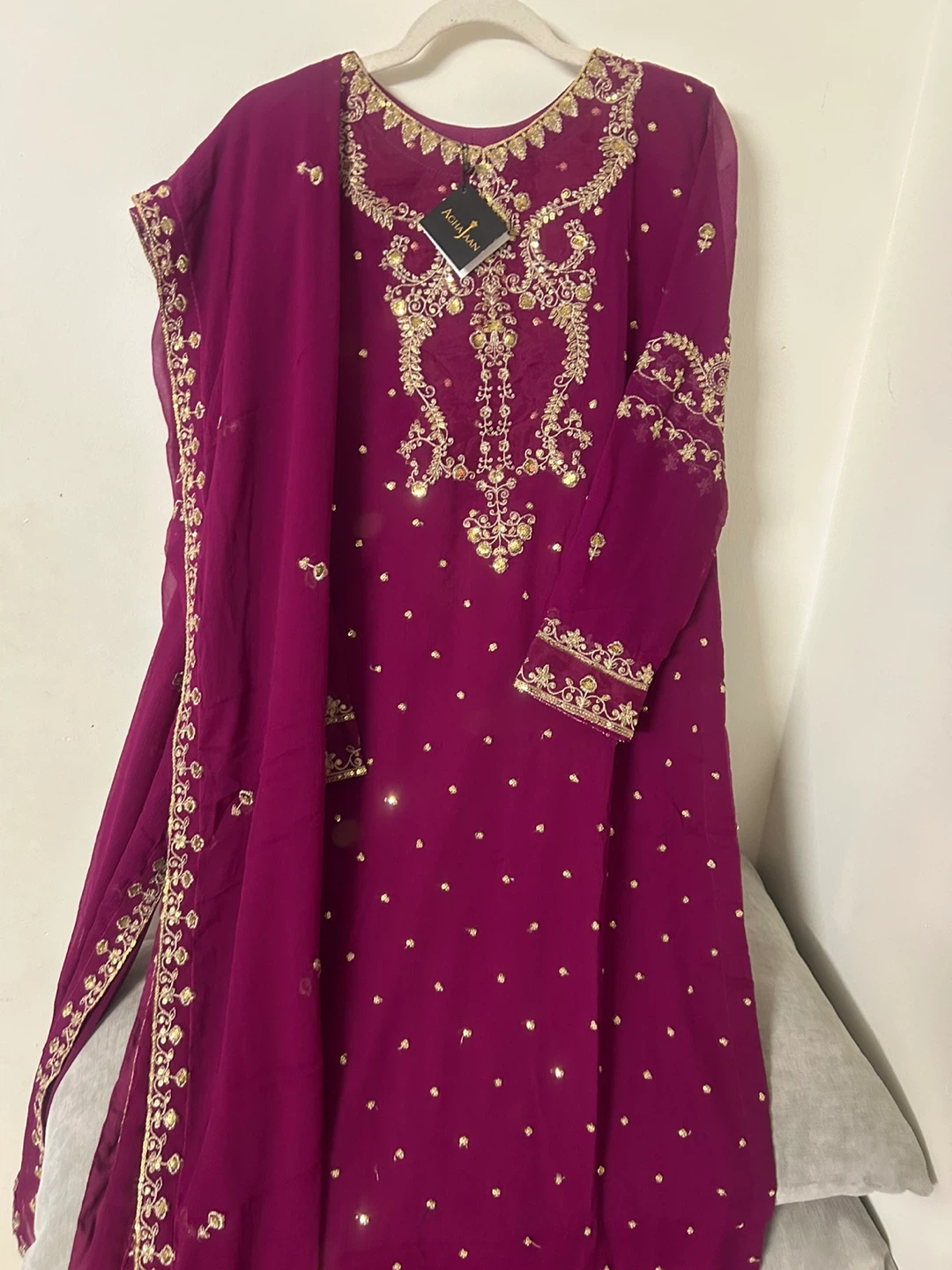 New Beautiful Embroidered Suit - photo 2