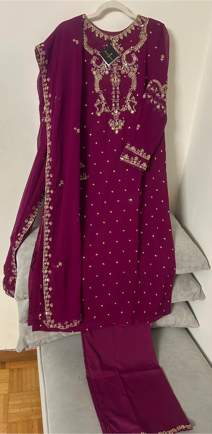 New Beautiful Embroidered Suit - photo 3