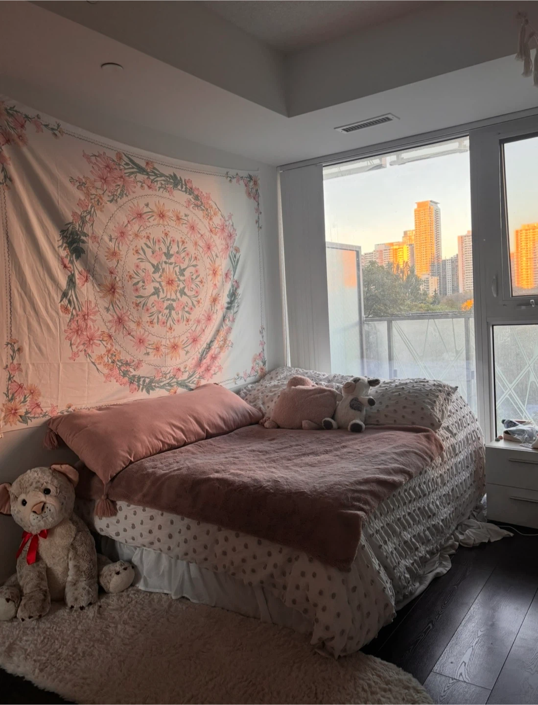 COMPLETE Bedroom Set – Bed,Tapestry & Nightstand