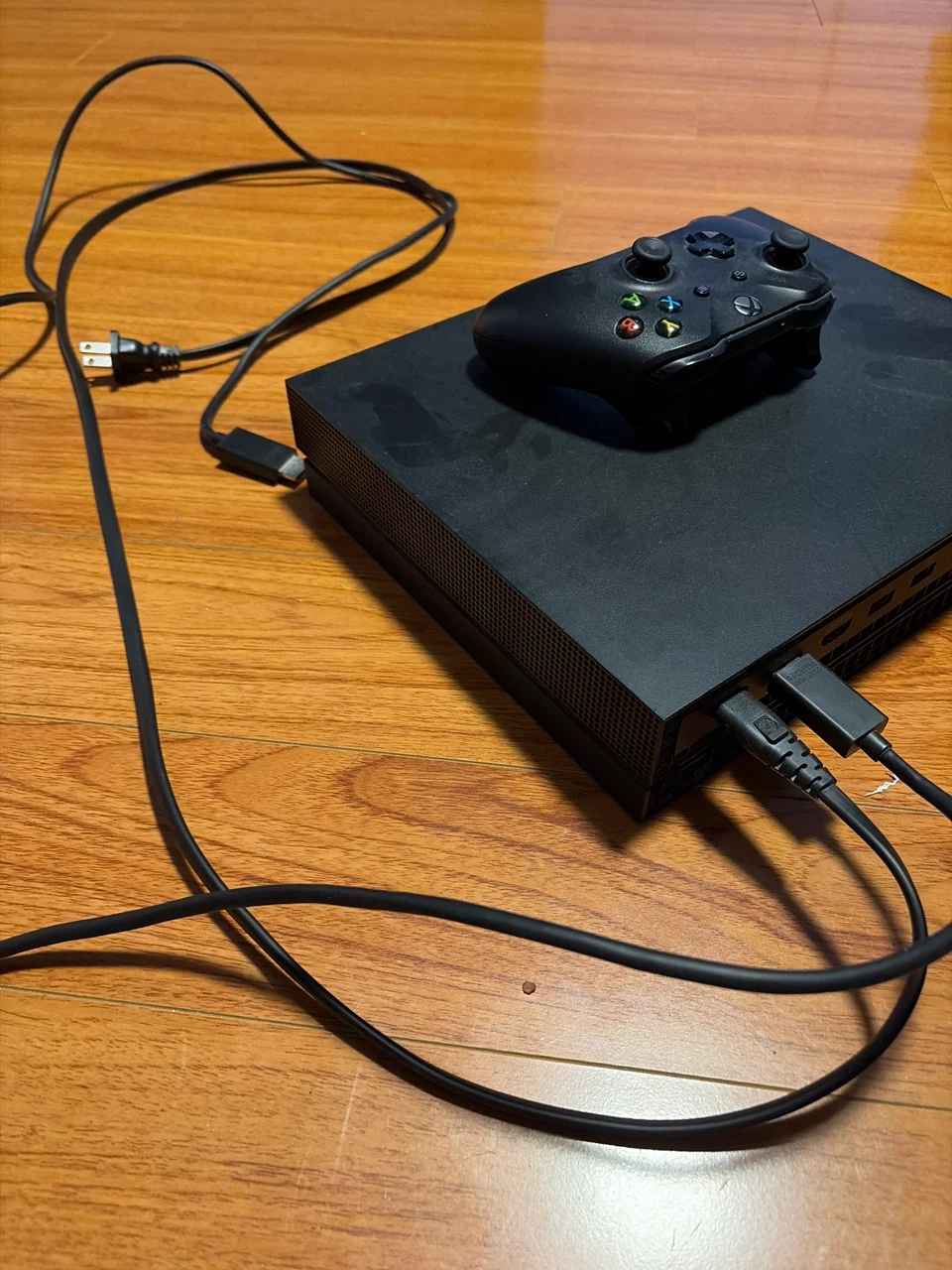 Xbox One X Consol with Controller and Cables - photo 2