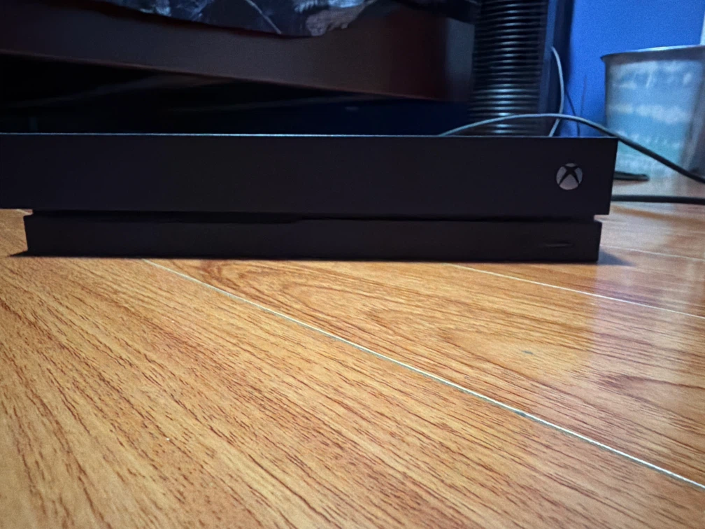 Xbox One X Consol with Controller and Cables - photo 4