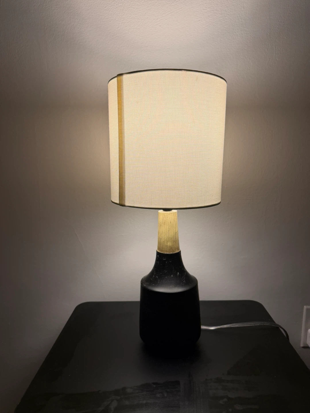 Modern Table Lamp with Black Base - photo 3