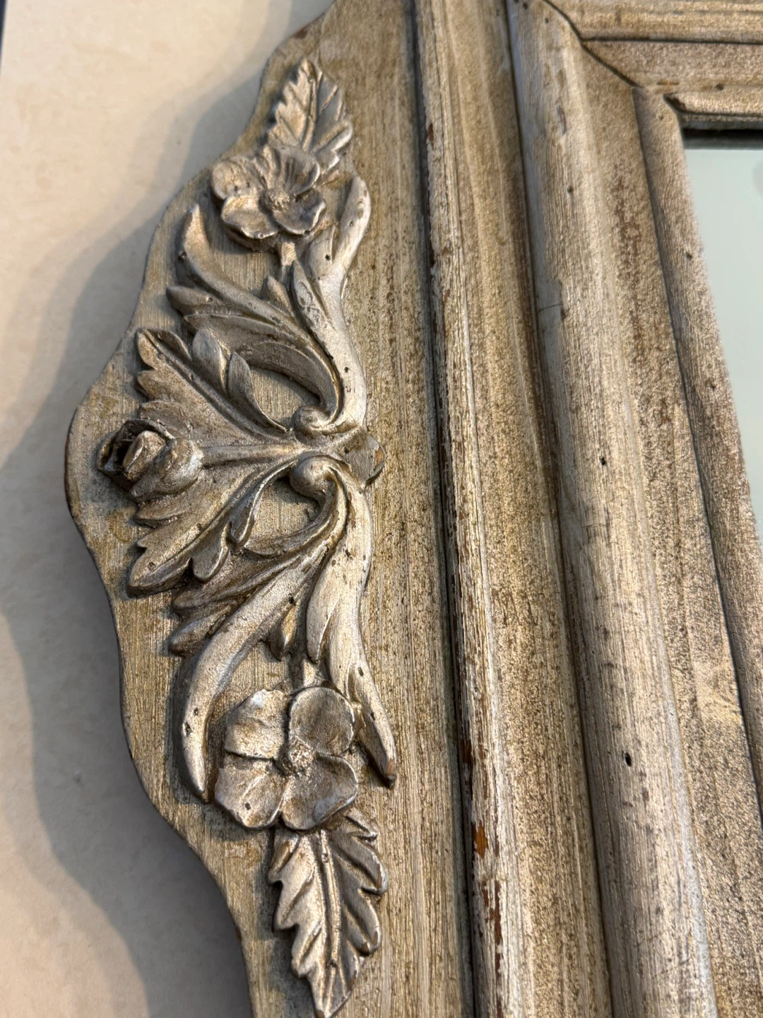 Wood  frame mirror with a vintage-style24”x14” - photo 3