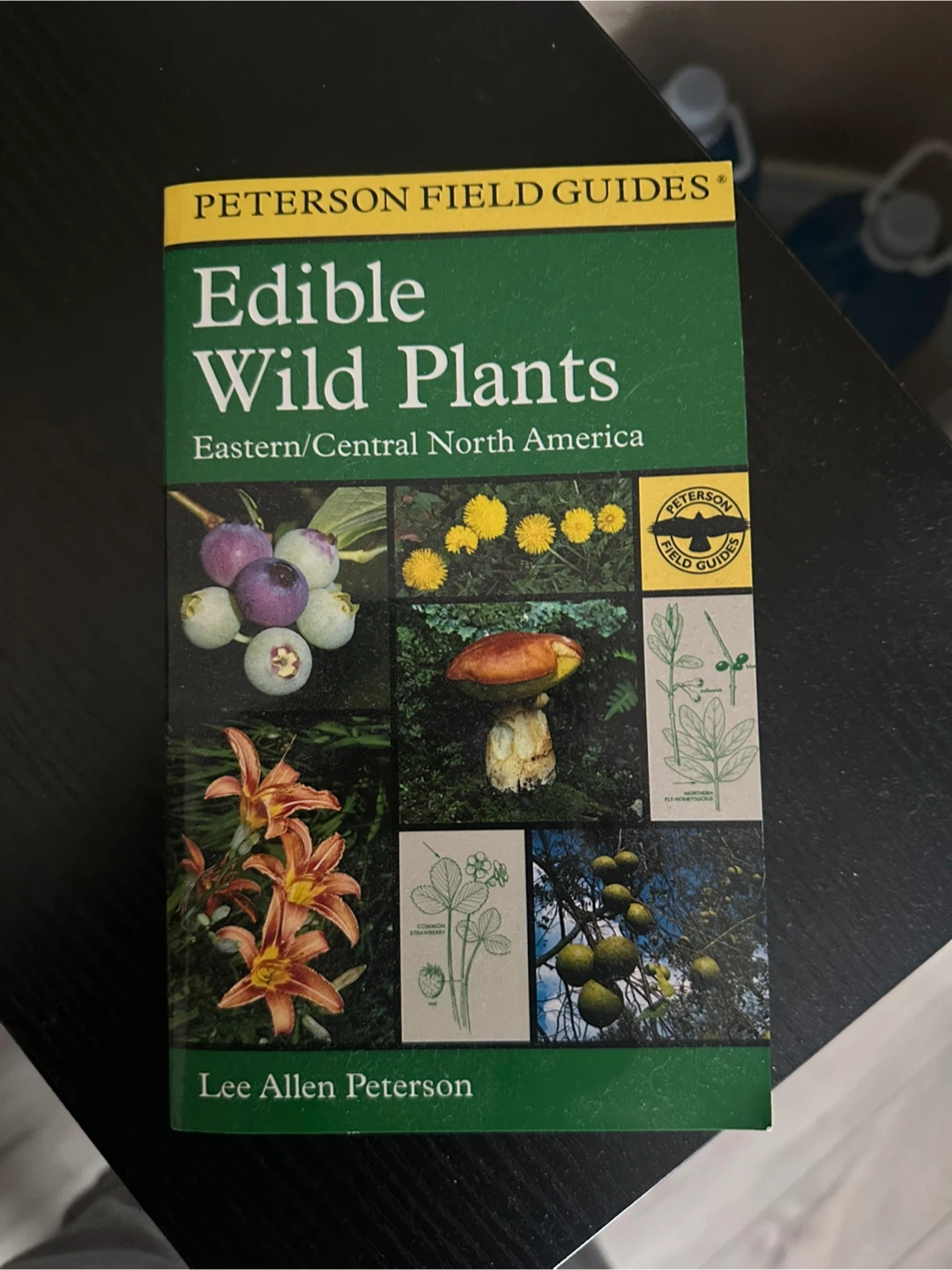 Peterson Field Guides Edible Wild Plants Book