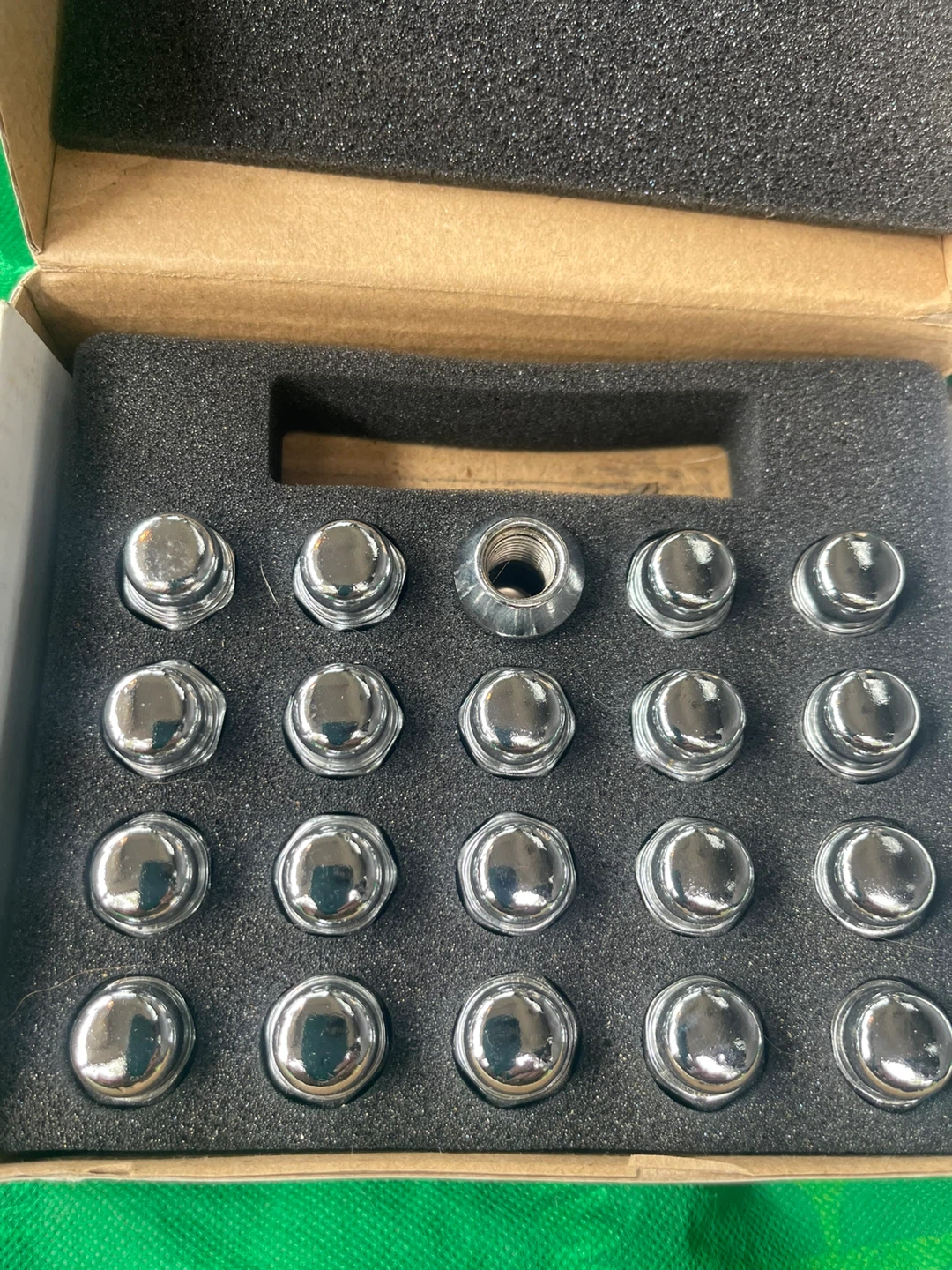 White Knight Acorn Lug Nuts - 12 X 1.5 Thread Size - 20 Pack