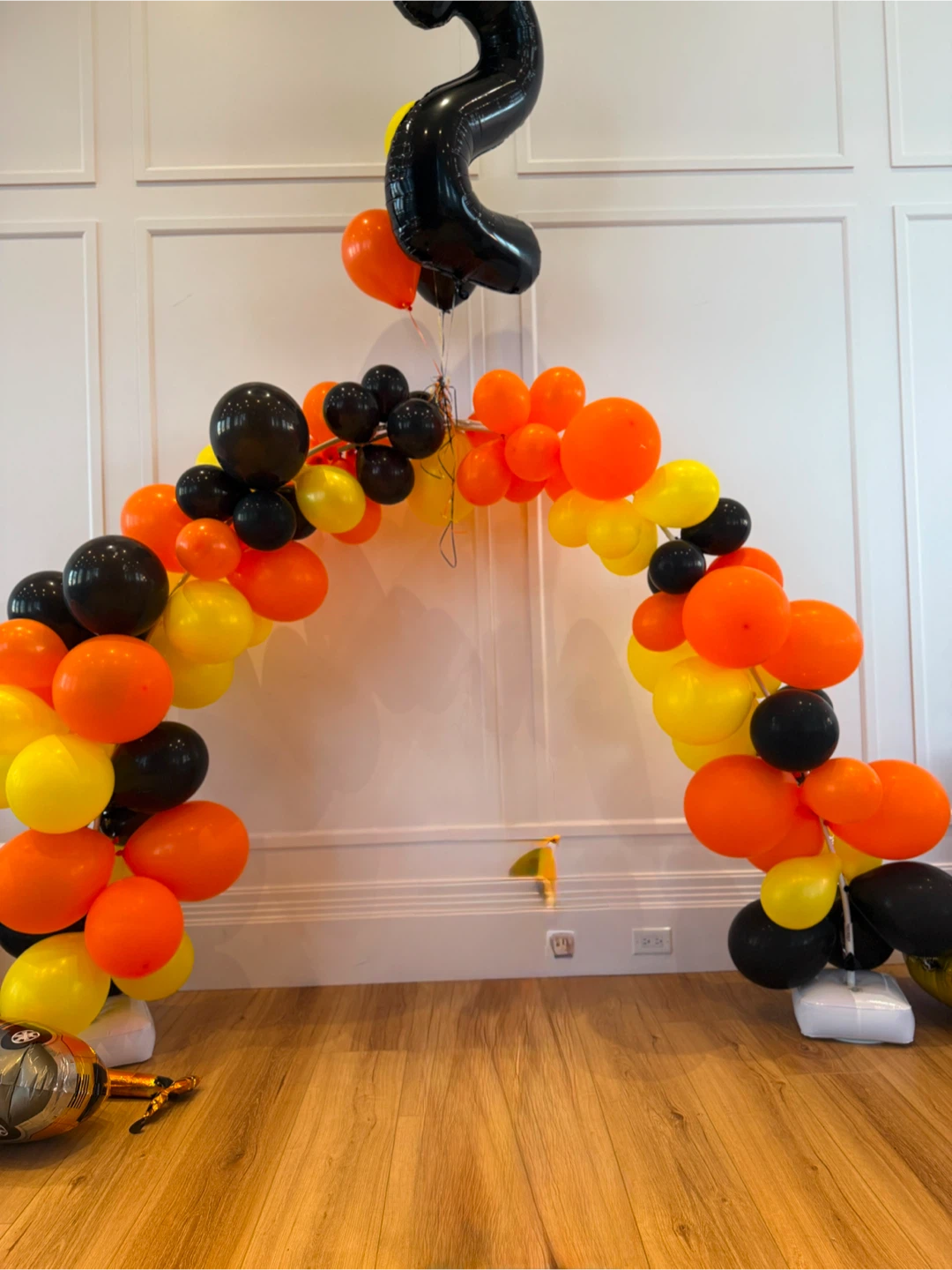 Balloon Decoration Arch Set with some balloons