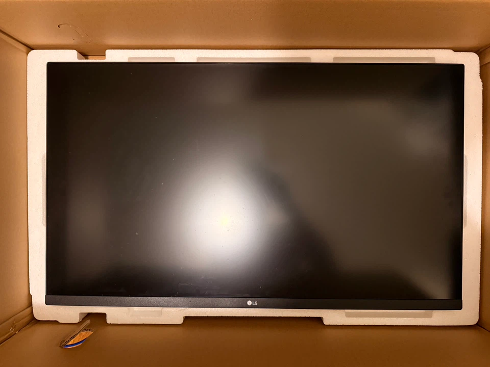 LG 32UN650-W 32” 4K UHD Monitor – Excellent Condition - photo 2