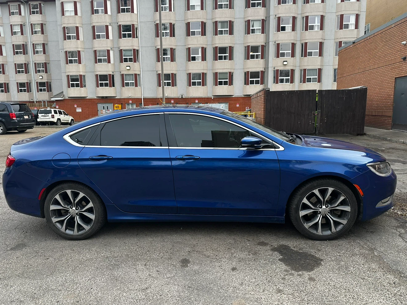 2015 Chrysler 200 C AWD V6 – Fully Loaded | $12,000 - photo 2