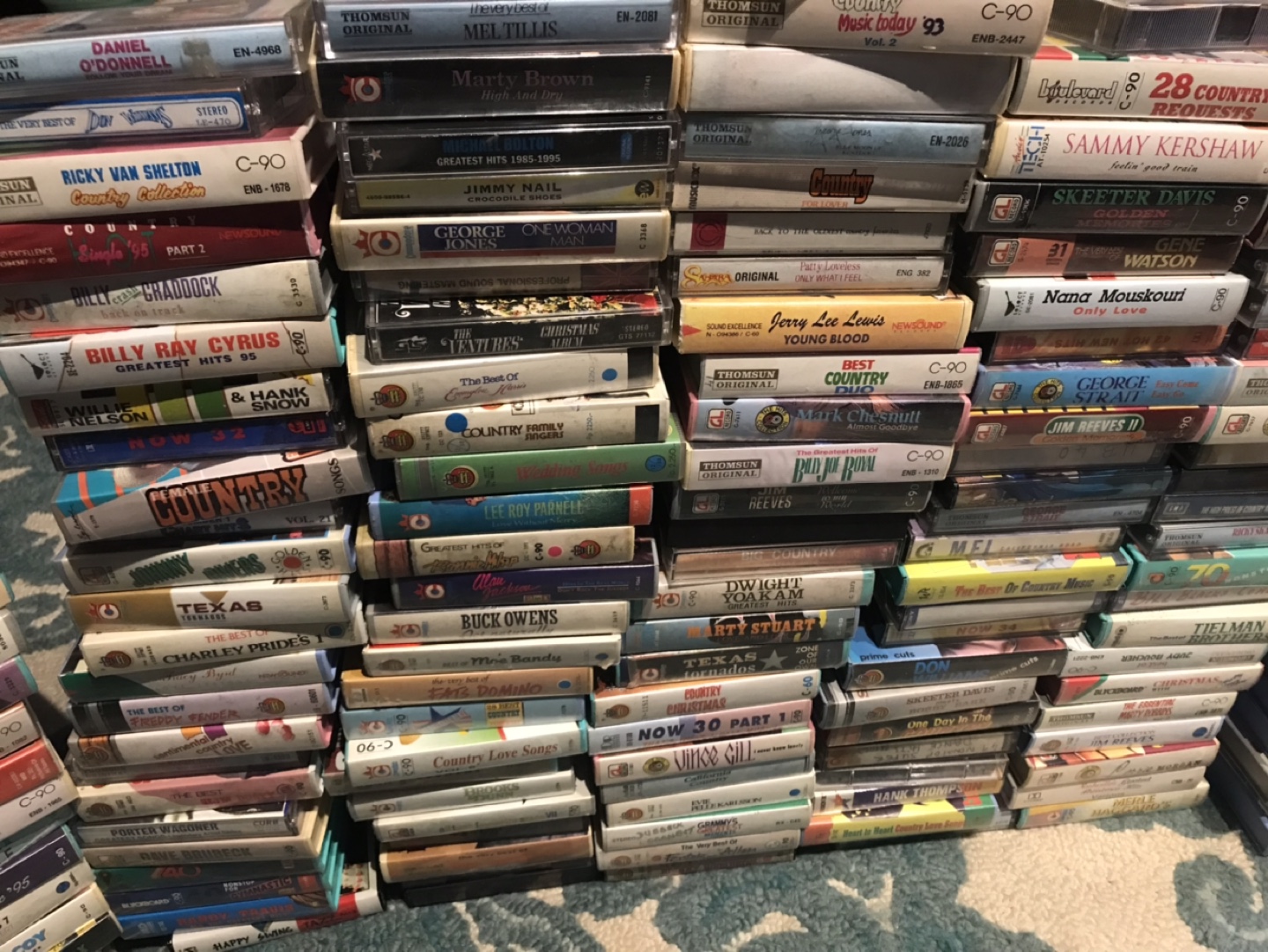 Cassettes 70, 80, 90s Thomsun Commodore Rare Saudi Imports - photo 3