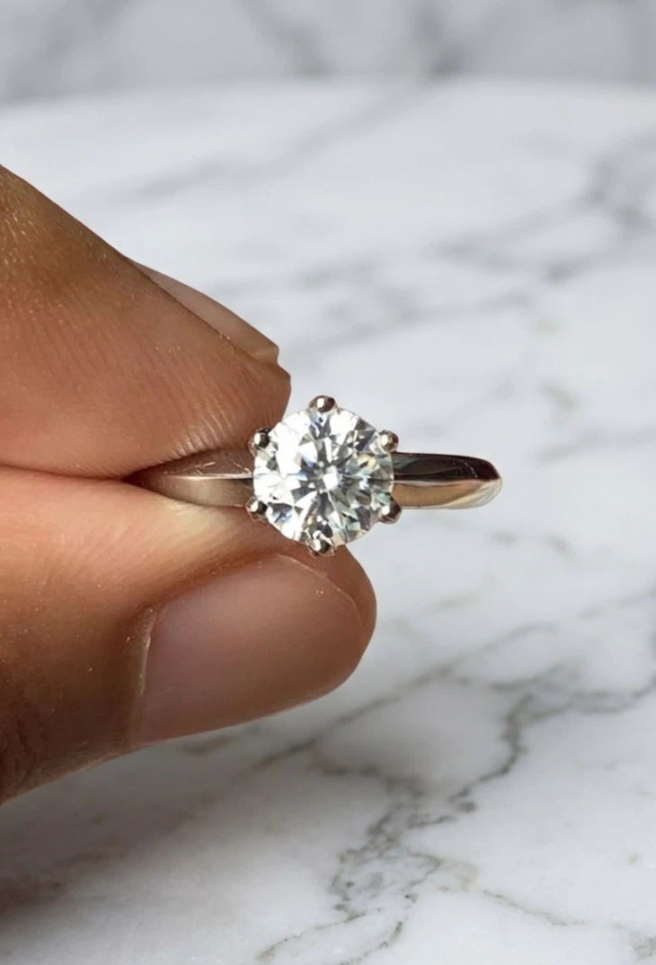 VVS1 Moissanite Engagement Ring with adjustable size