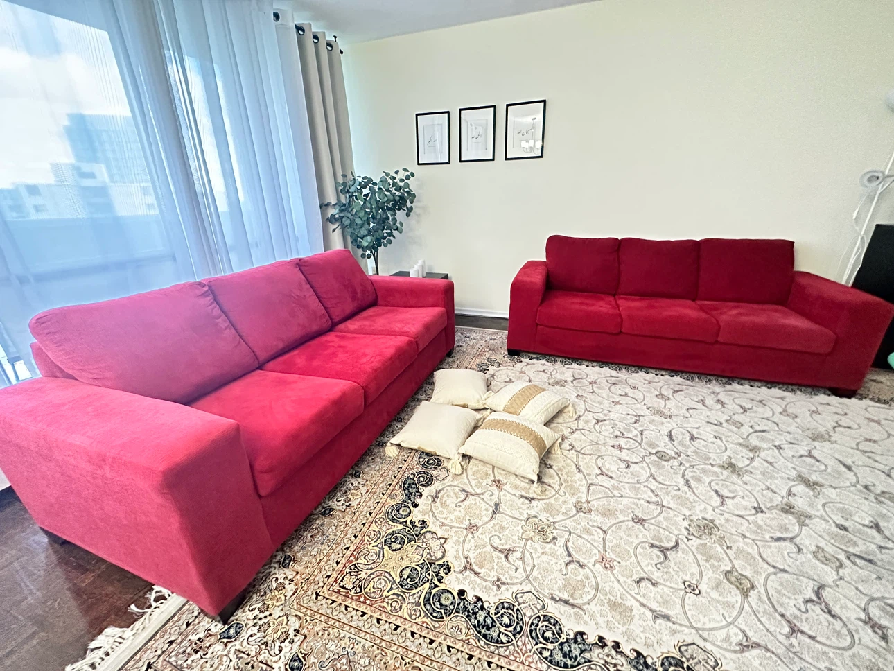 Red Leon’s Sofa Set