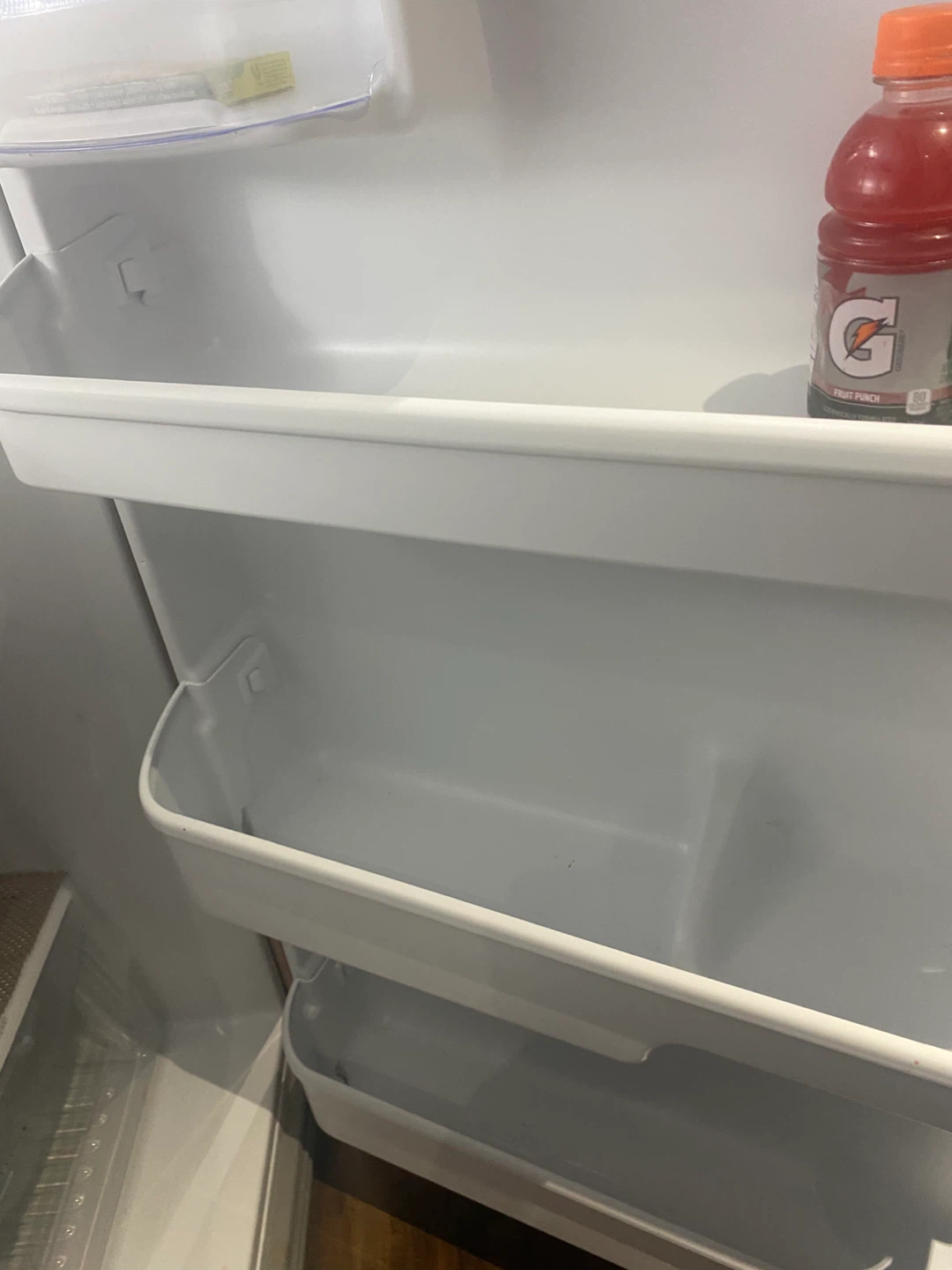 Frigidaire Refrigerator - photo 3