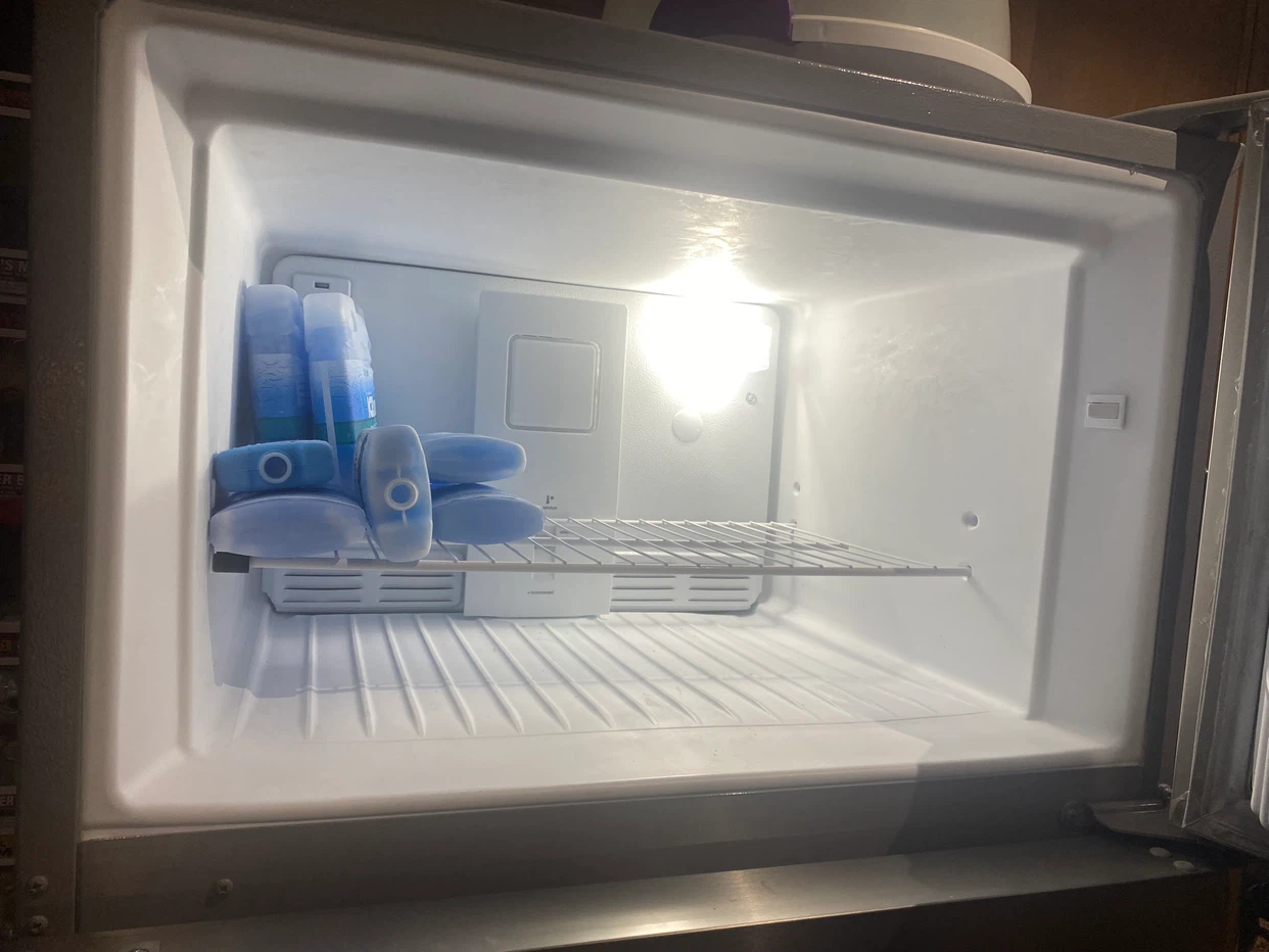 Frigidaire Refrigerator - photo 5