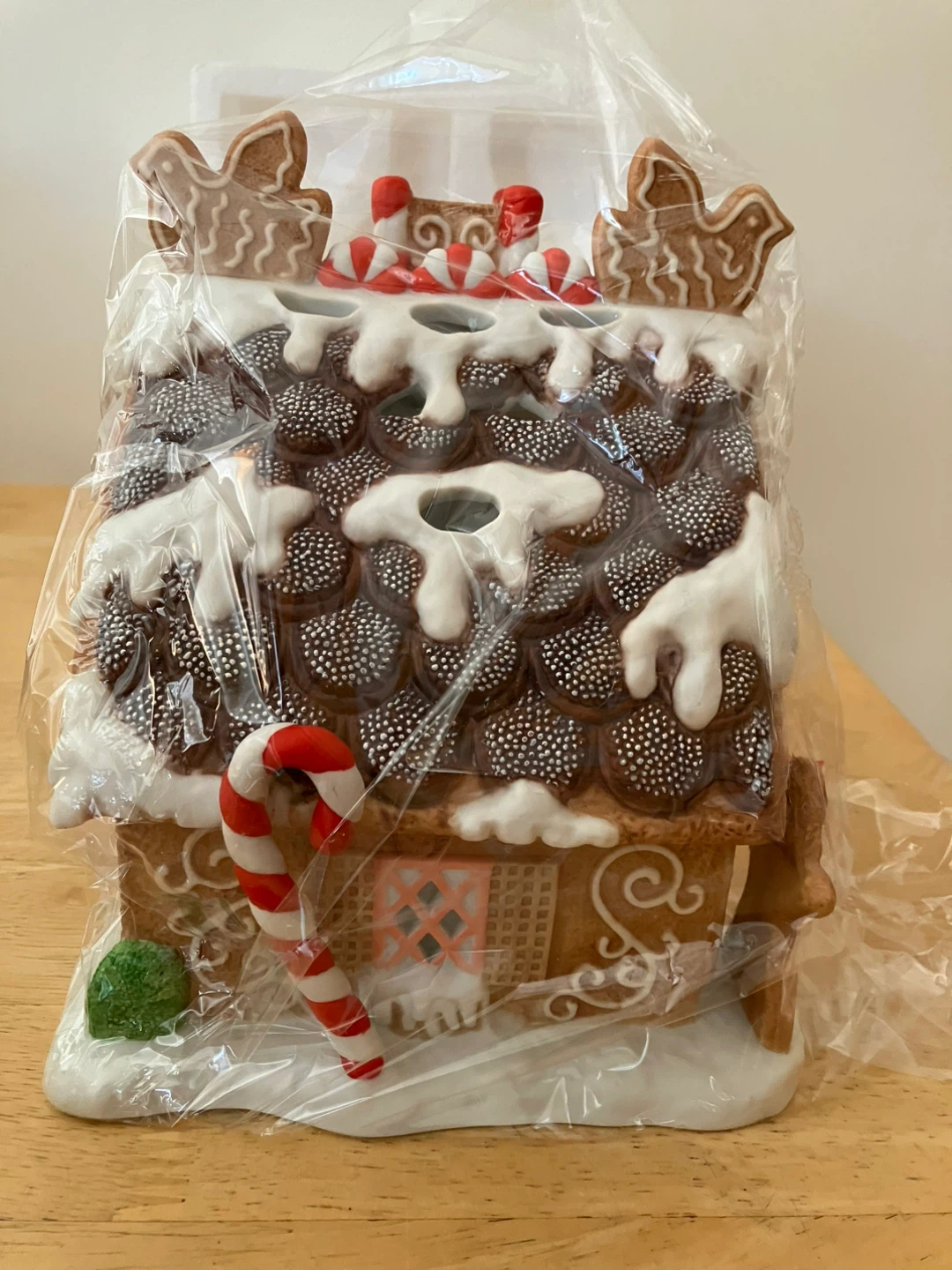 Partylite Hand-Painted Gingerbread House Tealight Holder
