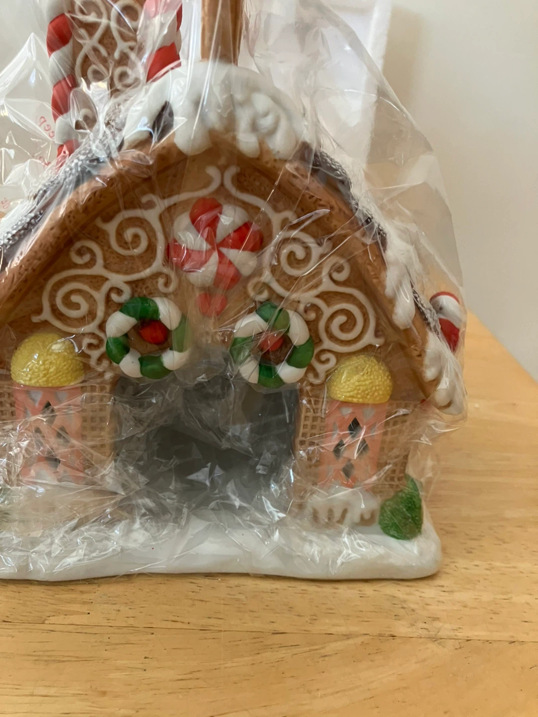 Partylite Hand-Painted Gingerbread House Tealight Holder - photo 2