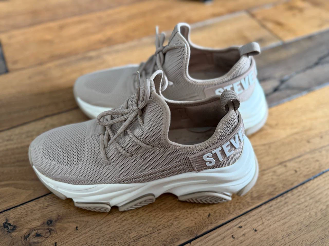 Steve Madden Tan Knit Sneakers