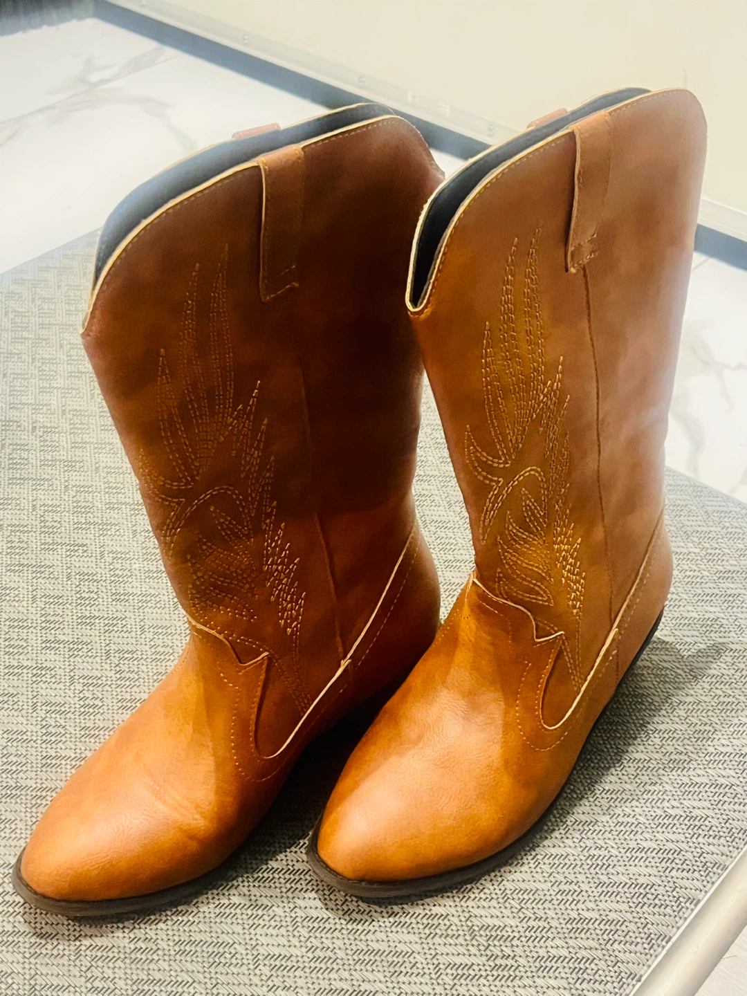 Cowboy Boots Size 6 - Brown Faux Leather