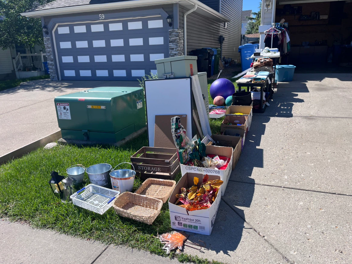 GARAGE SALE - photo 2