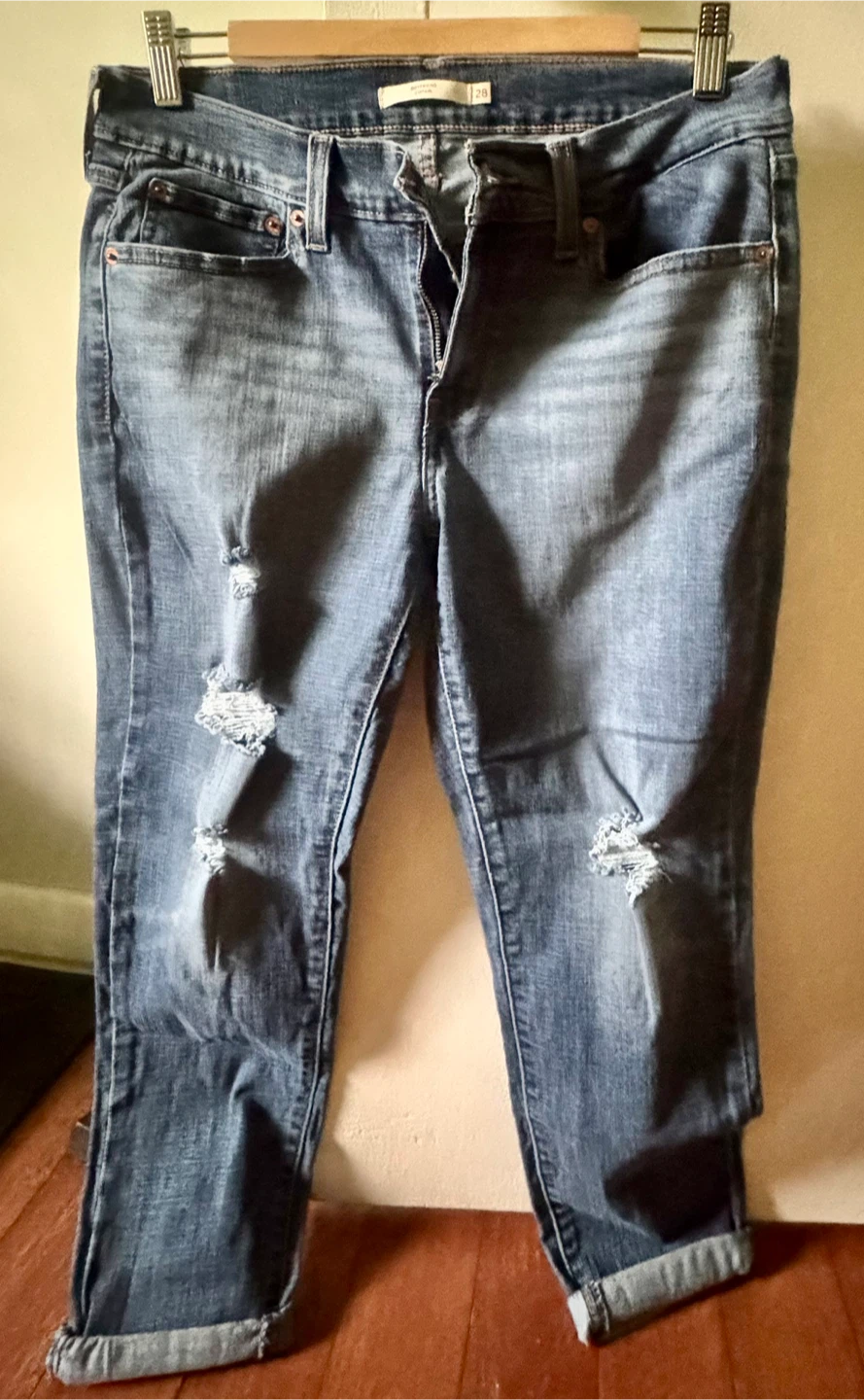 Brand New Levi's Boyfriend Jeans 28 27