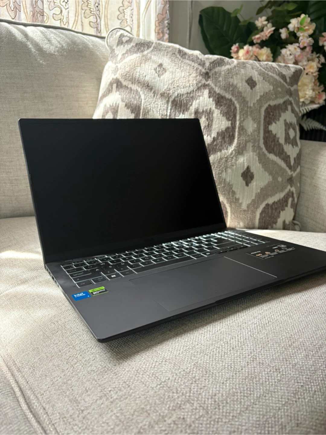 ASUS V16 Gaming Laptop - photo 3