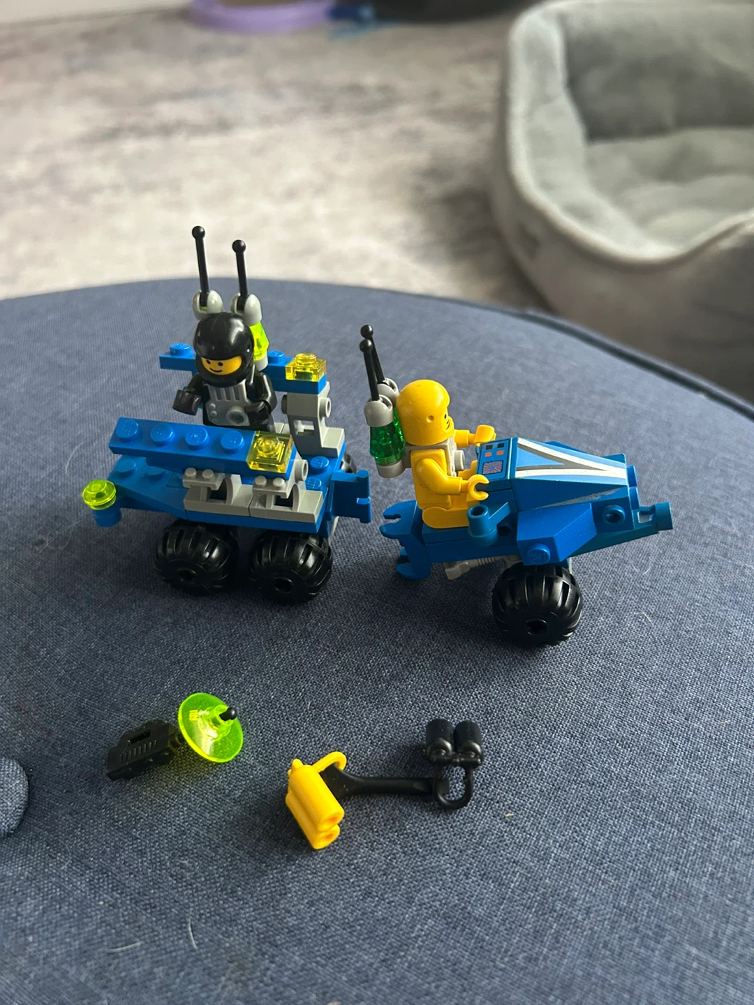 LEGO Set 1558-1 Mobile Command Trailer - photo 3